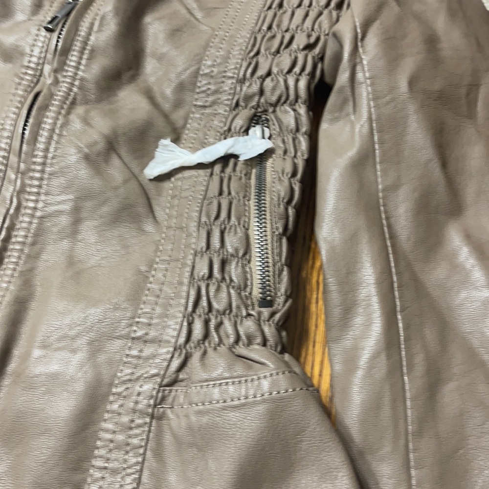 Jacket - Picture 3 of 6